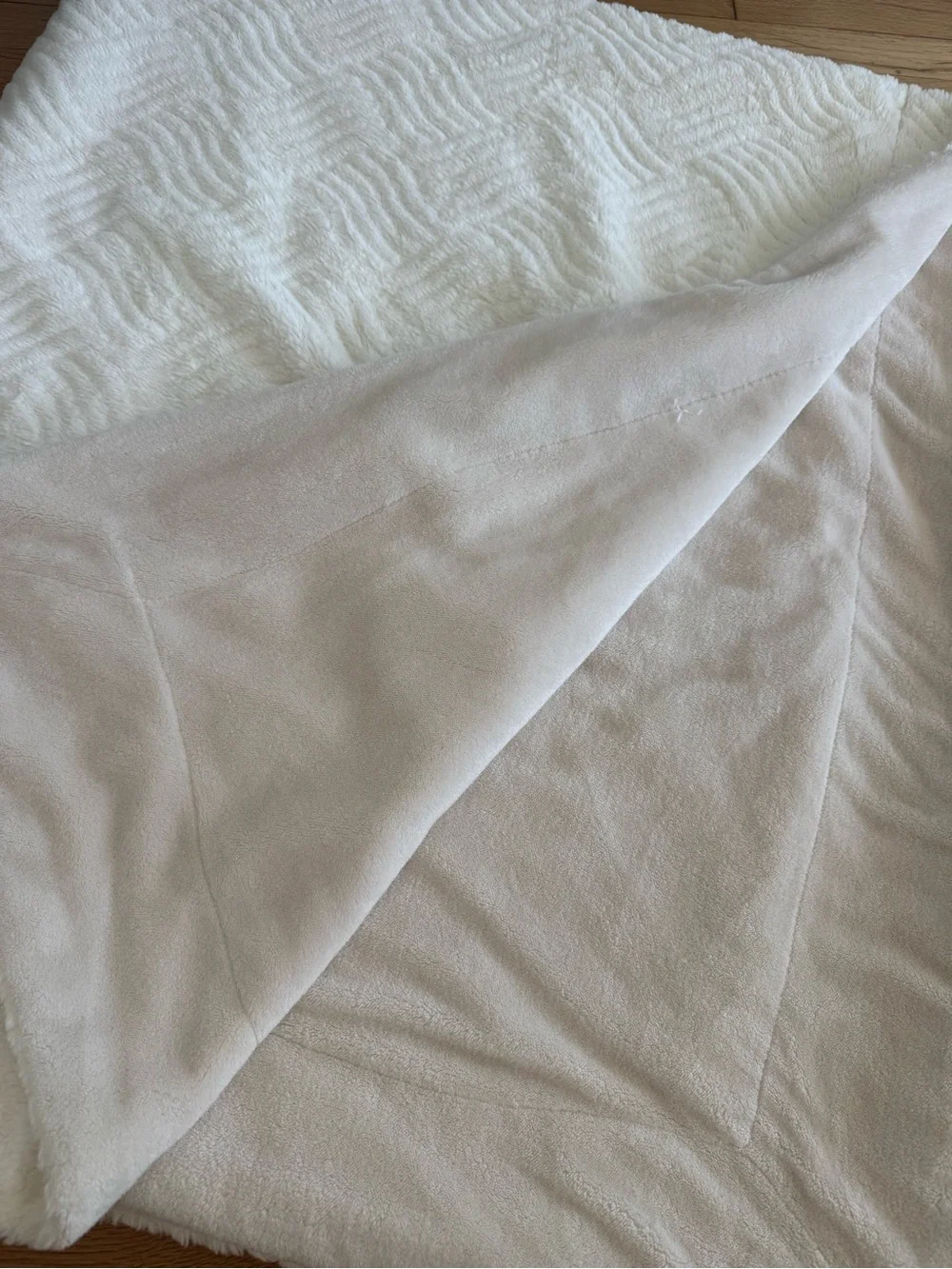 Life Comfort 60” x 72” White Off White Faux Fur Fuzzy Throw Blanket